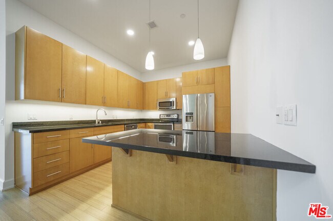 Foto del edificio - 3223 W 6th St