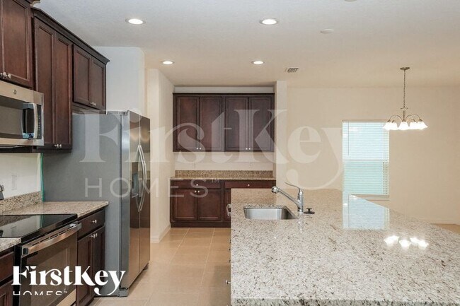 Foto del edificio - 5011 Royal Point Ave