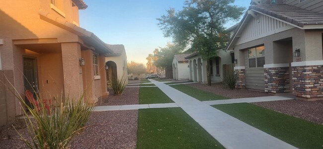 Building Photo - "Charming 3-Bed Oasis in Laveen with 2.5 B...