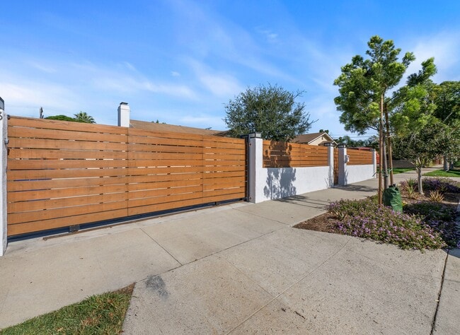 Building Photo - 6535 Ben Ave