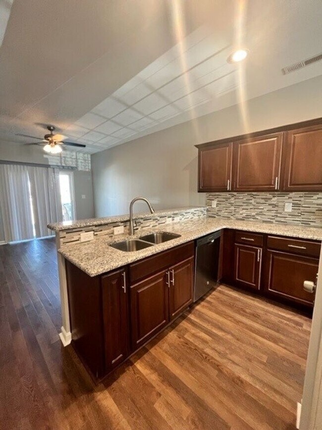 Foto del edificio - 2 bedroom 2.5 bath townhome available