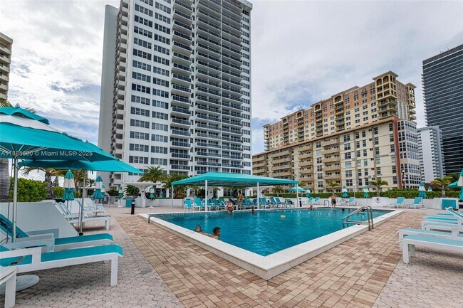 Foto del edificio - 3140 S Ocean Dr