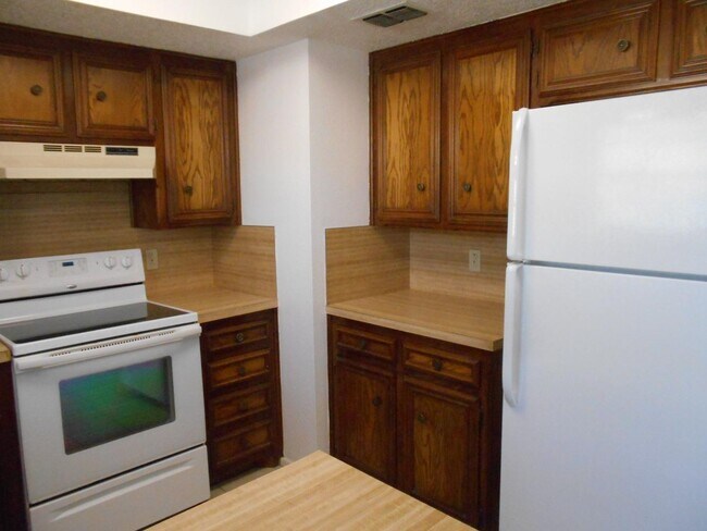 Building Photo - 7405 Utica Ave