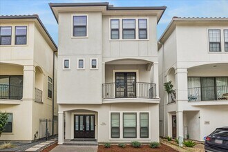 Building Photo - 7231 Laguna Villas