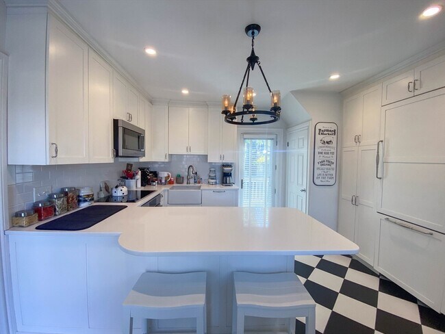 Building Photo - 77 Upham St