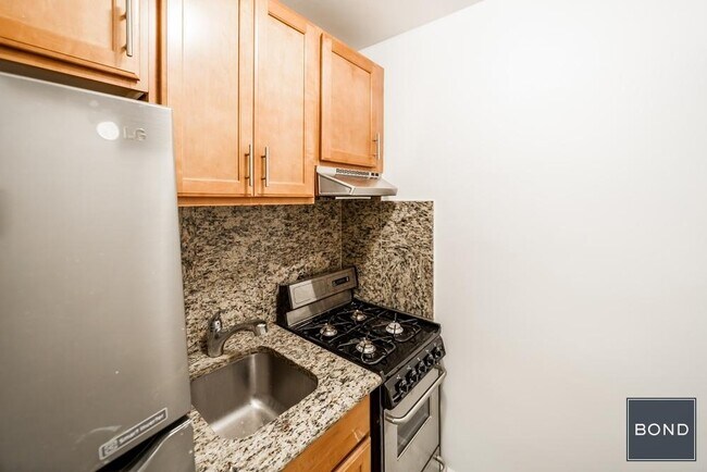 Foto del edificio - 338 E 70th St