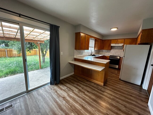 Building Photo - Super Clean 2 Bedroom Unit Of Duplex in North Albany