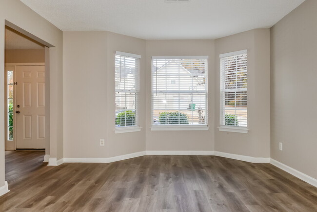 Foto del edificio - 6686 Pole Creek Dr