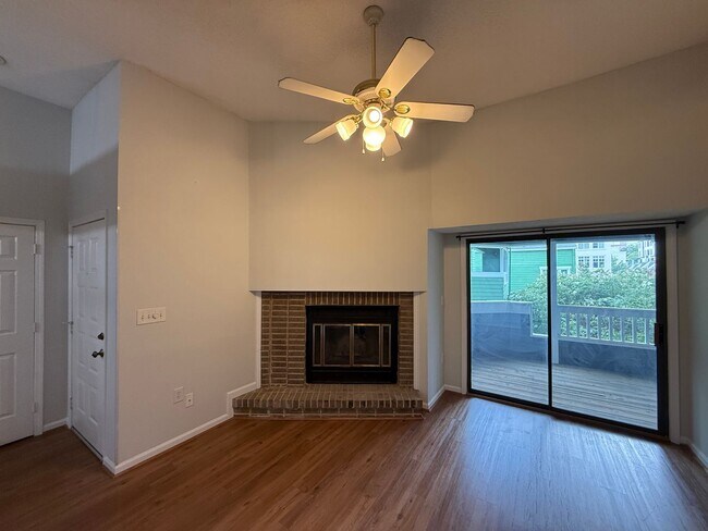 Foto del edificio - 415 W 8th St