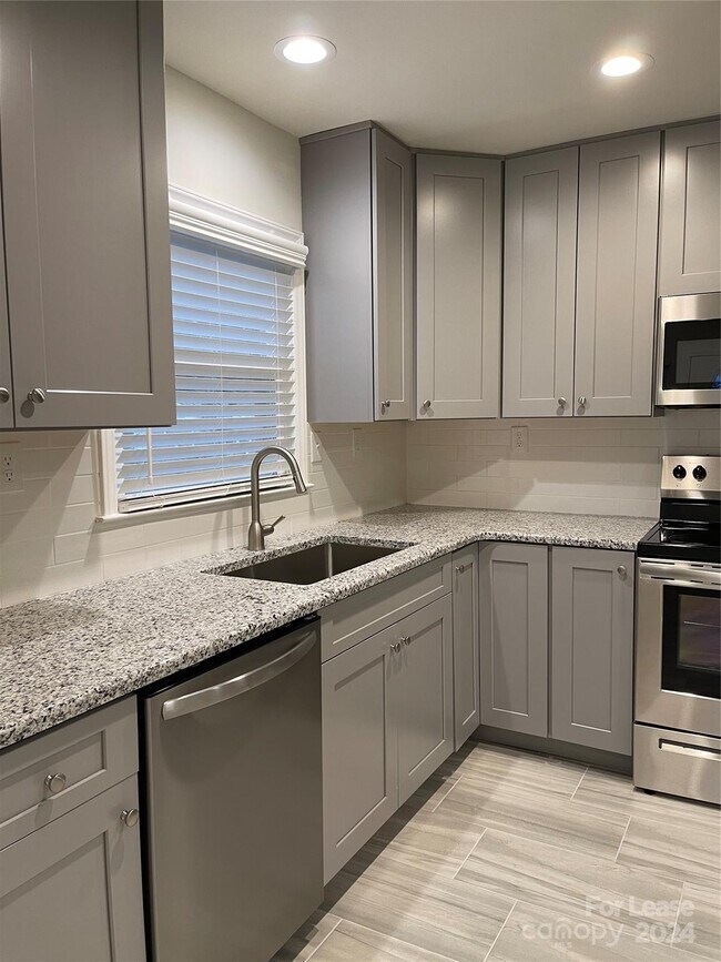 Foto del edificio - 4809 Bethany Pl