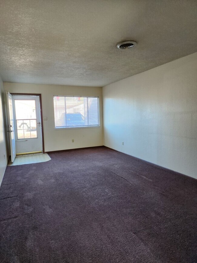 Foto del edificio - 2 Bedroom Townhouse Located on 21st Street