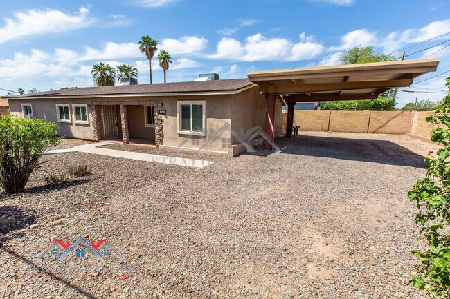 Building Photo - 2204 W Campbell Ave