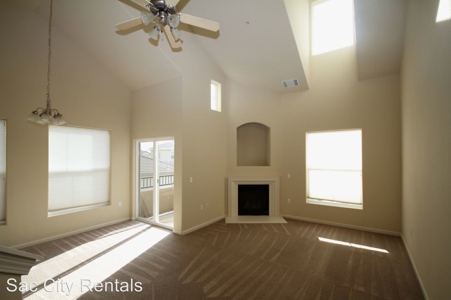 Building Photo - 5562 Tares Cir