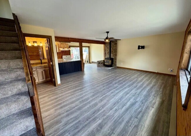 Building Photo - 587 E Golf Pl