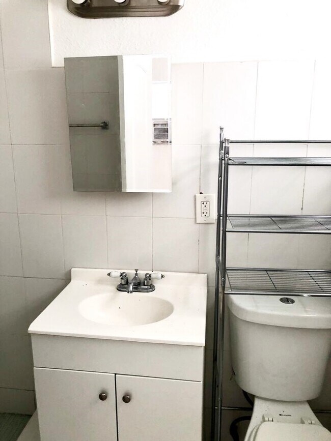 1046 Foster Rd Unit 2, Hallandale Beach, FL 33009 1046 Foster Rd