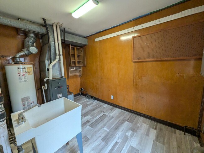Foto del edificio - 2494 E 39th St