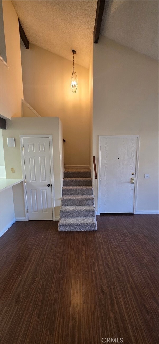 Foto del edificio - 46 Town and Country Rd