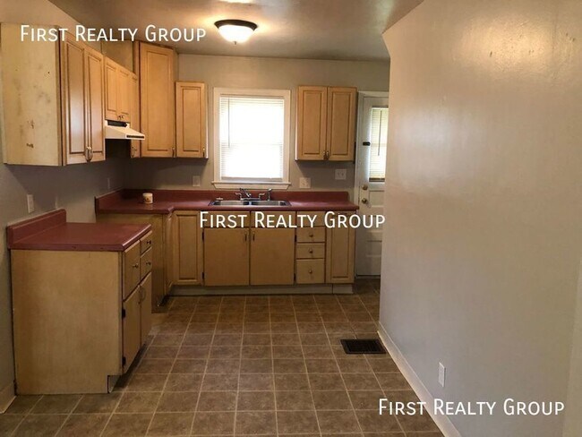 Building Photo - Single Family Home for Rnet in Dayton, Mov...
