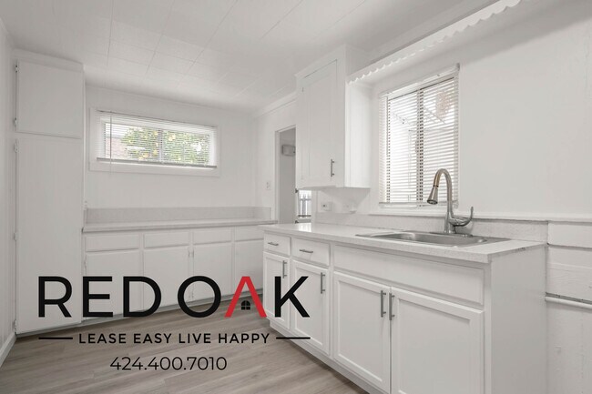Foto del edificio - Spacious One Bedroom Bungalow, with Lots o...