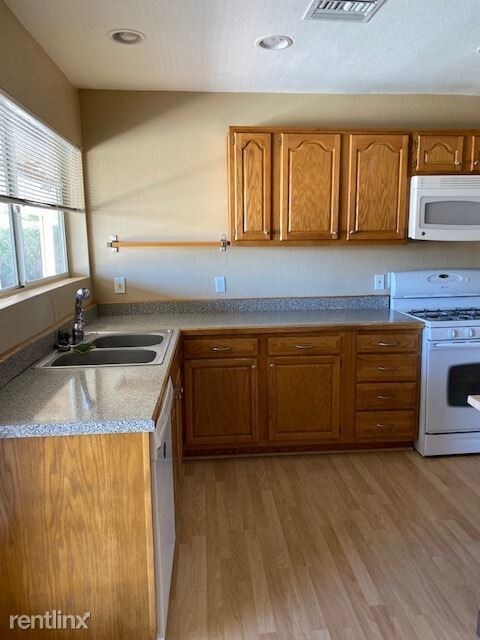 Building Photo - 4 br, 2.5 bath House - 4705 S Los Feliz Dr