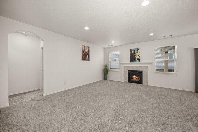 Building Photo - 824 S Bulldog St