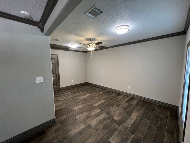 Building Photo - 12403 Russ Dr