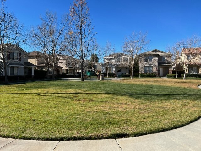 Building Photo - 2484 Gatehouse Ln
