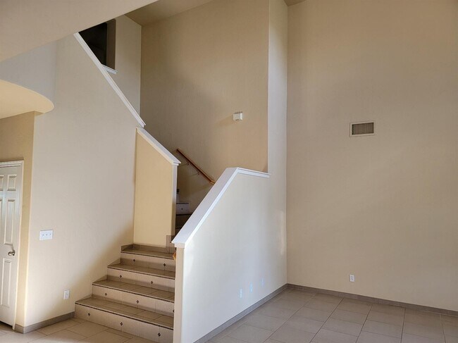 Building Photo - 2873 Whitmore Ave