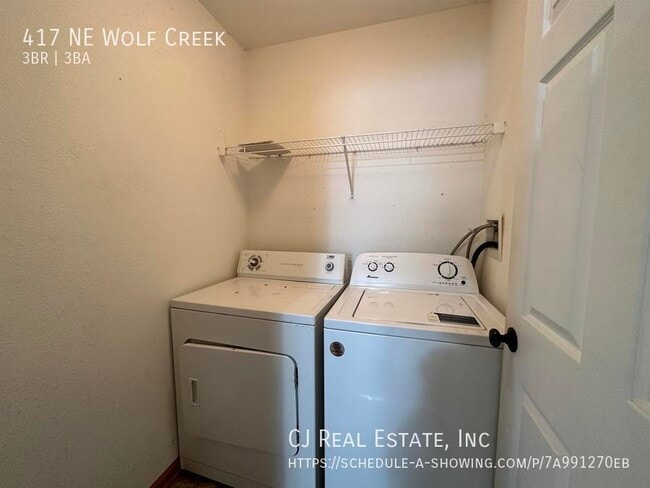 Foto del edificio - 417 NE Wolf Creek Dr