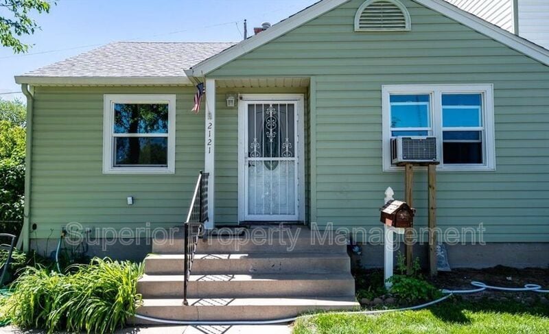Primary Photo - 2121 Park Pl