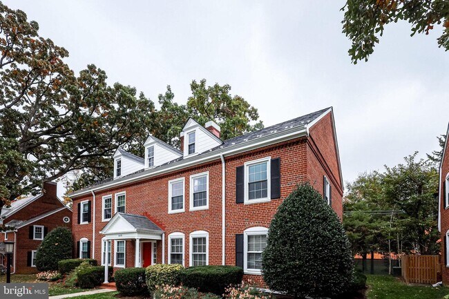 Building Photo - 3373 S Stafford St