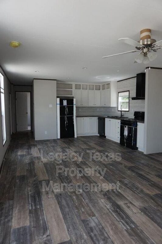 Building Photo - 800 N Old Betsy Rd