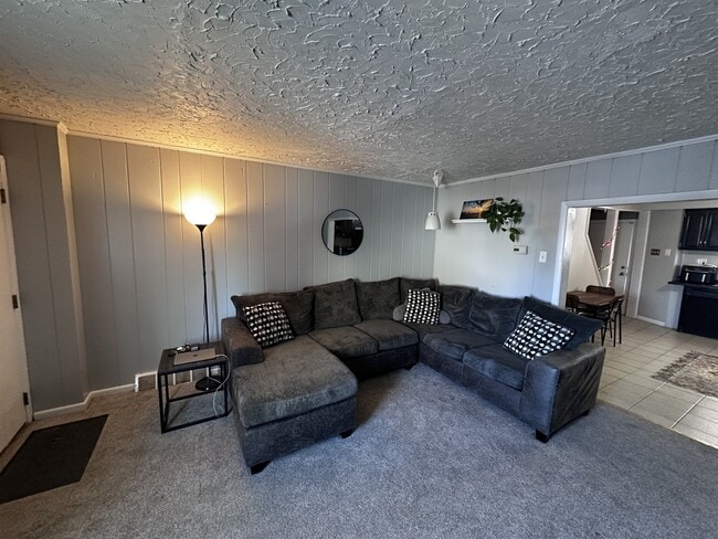 Building Photo - 413 Garnet Way