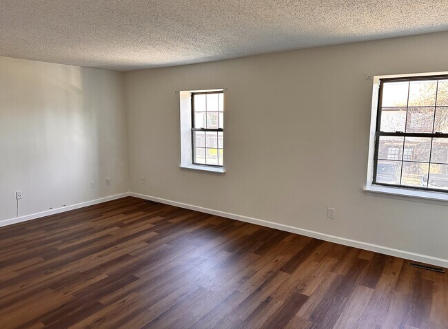 Foto del edificio - 8401 Hana Rd