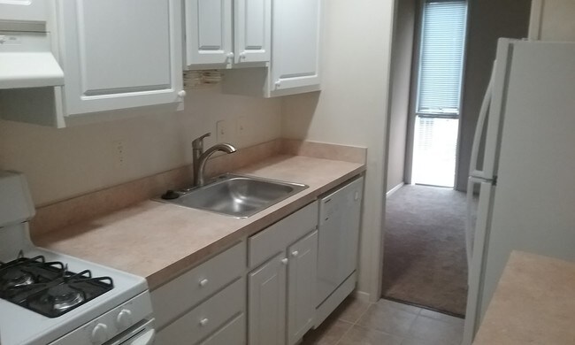 Foto del edificio - 7141 Donnell Pl