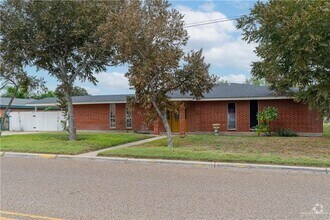 Building Photo - 1021 E Ebony Ln