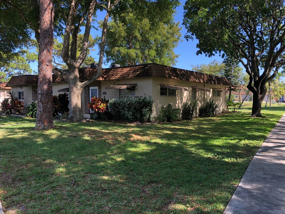 421 SW Natura Ave, Deerfield Beach, FL 33441 House Rental in