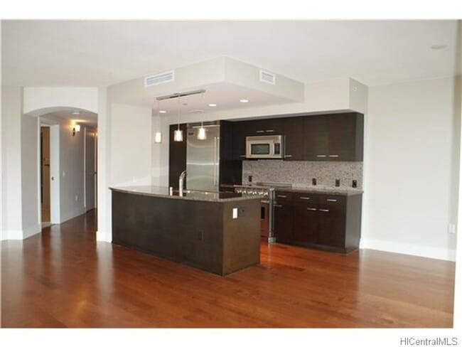 Building Photo - Allure Waikiki - 2 bedroom, 2 bath with 1 ...