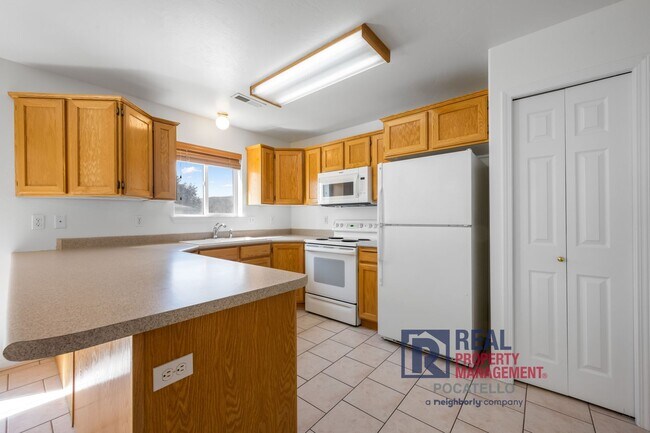 Foto del edificio - Beautiful 2 bed 2 bath twin home - 2 car garage