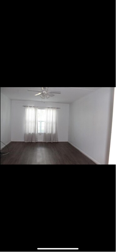 Foto del edificio - 2400 Forest Dr