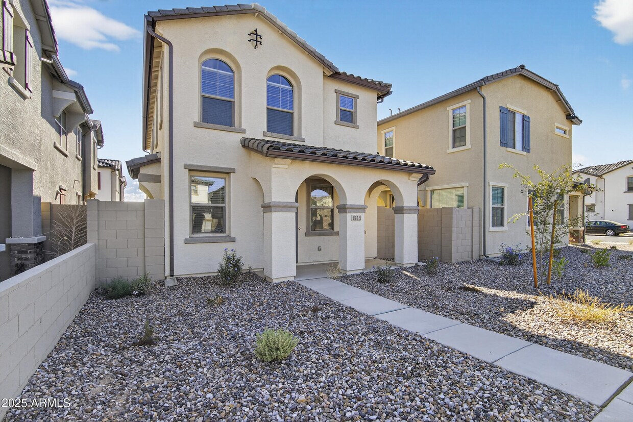 Primary Photo - 1218 W Sparrow Dr