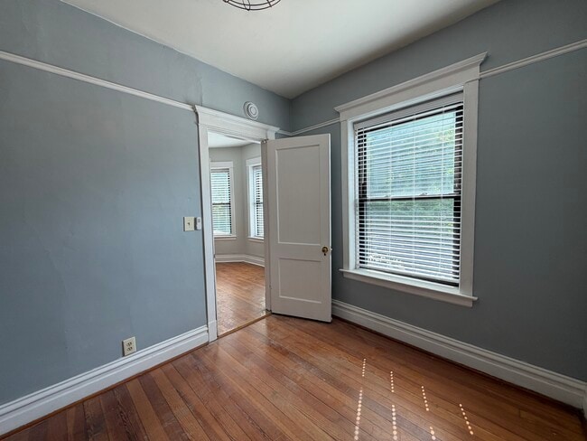 Building Photo - 4335 N Damen Ave