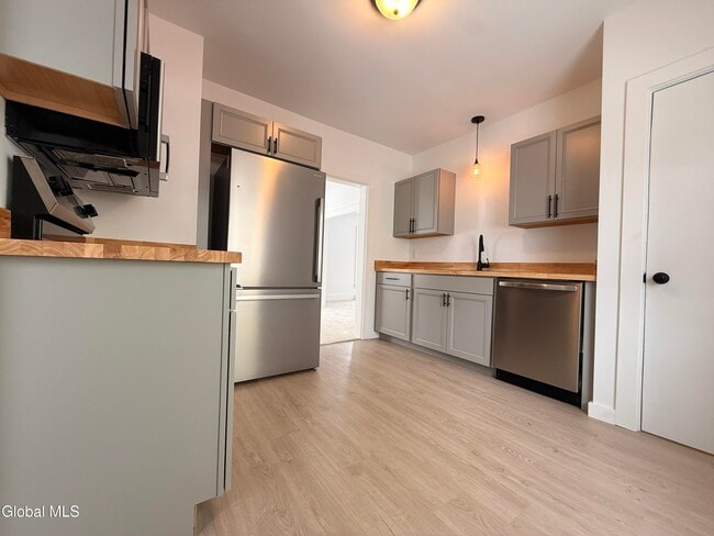 Building Photo - 13 Darwin Ave