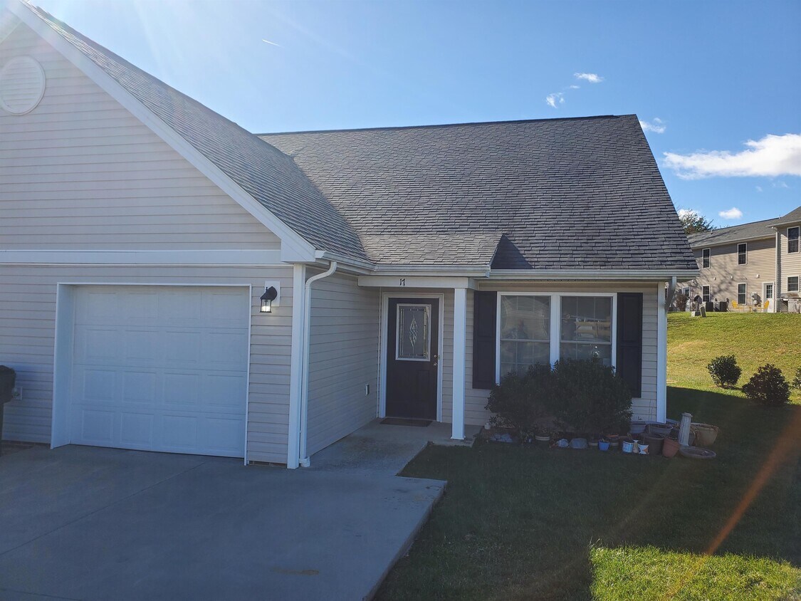 17 Brooke St, Staunton, VA 24401 Townhome Rentals in Staunton VA