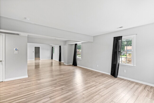 Foto del edificio - 123 Eastlawn Dr