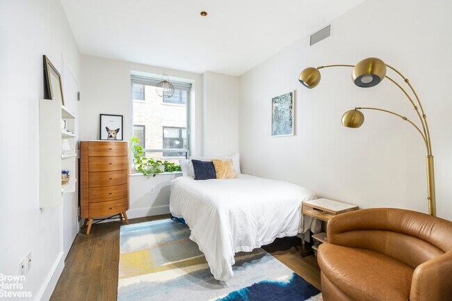Building Photo - 432 W 52nd St