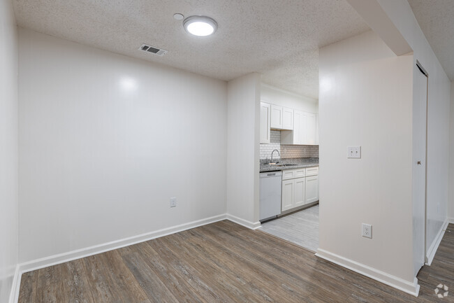 2BR, 1BA - 900SF - Westbury Park