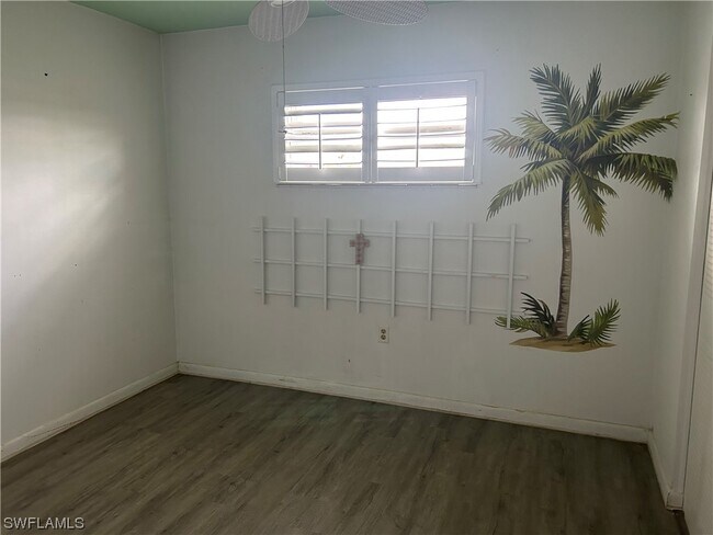 Foto del edificio - 738 Joel Blvd