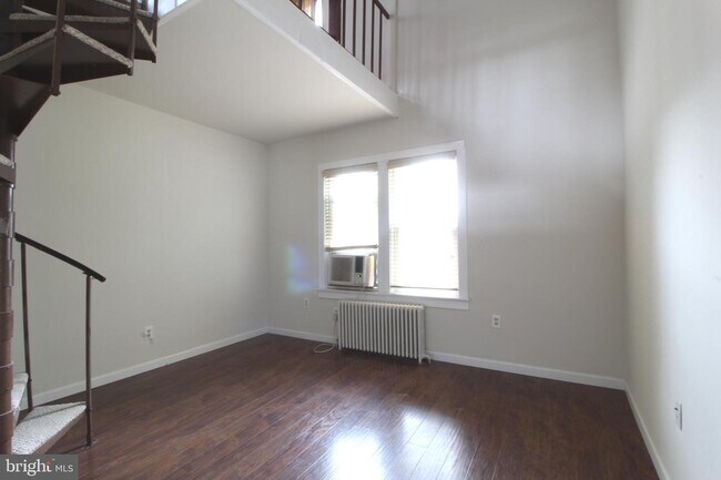 Foto del edificio - 25 Hillhurst Ave