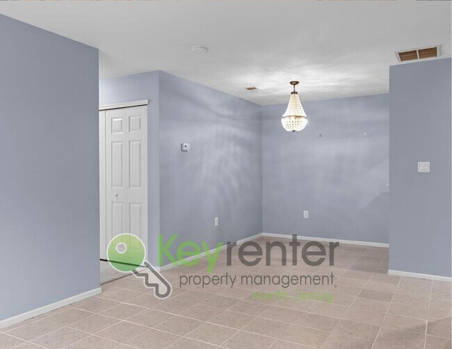 Foto del edificio - No Broker Fee! Ground-Floor 2BR/2BA in Desirable Franklin Crossing – Mahwah